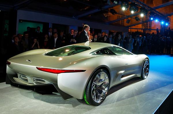 Jaguar C-X75 - новый суперкар на газовых турбиннах (3 фото)